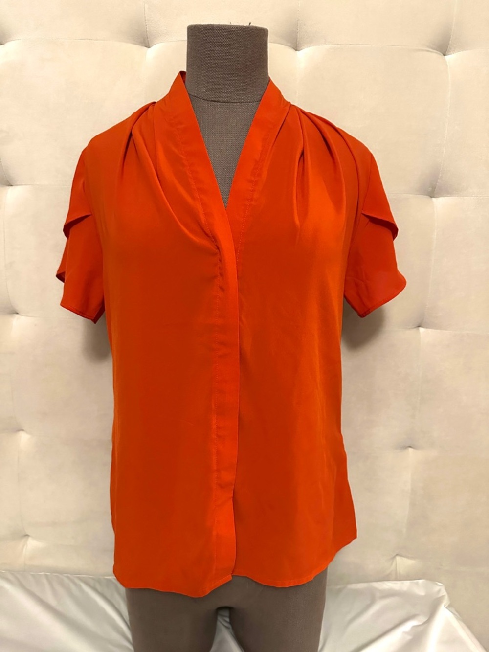 Calvin Klein Women's Orange Short Sleeve V-Neck Blouse size small